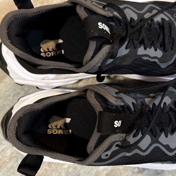 Women’s SOREL Kinetic Breakthru Day Lace Up sneakers- Black/white. Size 9.5 - Picture 9 of 10